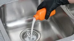 Ucpání dřezu zmizí do hodiny: jednoduchý způsob bez zbytečných nákladů a volání instalatéra