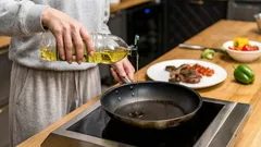 Jak se při smažení vyhnout rozstřikování oleje: jednoduchý kuchařský tip, o kterém málokdo ví