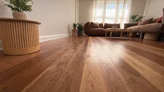 Zbavte se konečně vrzání dřevěné podlahy: praktická řešení, jak ji ztišit