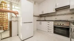 Rozlučte se s tradičním umístěním lednice: existuje estetičtější a praktičtější řešení