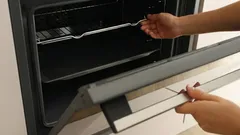 Proč je dobré nechat dvířka trouby po dokončení vaření ještě chvíli otevřená